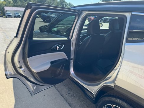 Used 2025 Jeep Compass Limited image 24