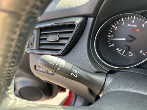 Used 2018 Nissan Rogue SV w/ Premium Package image 21