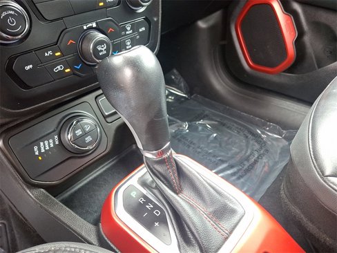 Used 2021 Jeep Renegade Trailhawk image 14