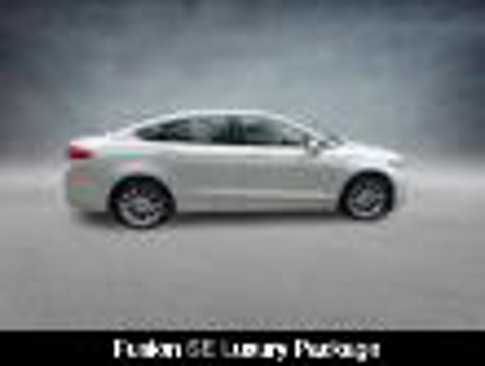 Used 2017 Ford Fusion SE w/ Fusion SE Technology Package image 8