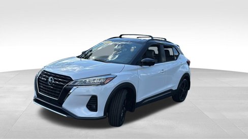 Used 2021 Nissan Kicks SR w/ SR Premium Package image 3