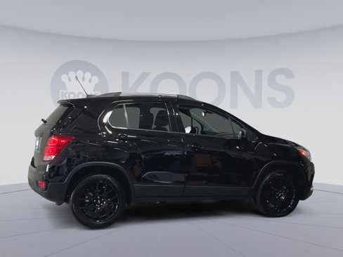 Used 2022 Chevrolet Trax LT w/ Midnight Edition image 2