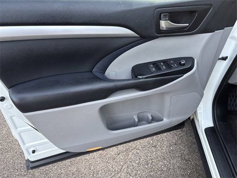 Used 2019 Toyota Highlander XLE image 8