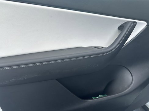 Used 2022 Tesla Model Y Performance image 24
