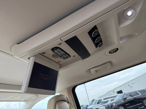 Used 2010 Chrysler Town & Country Limited w/ Entertainment Group #3 image 13