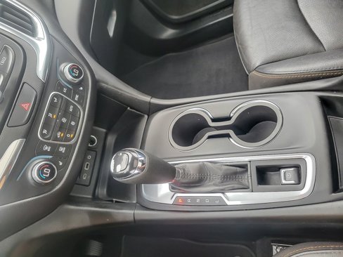 Used 2020 Chevrolet Equinox LT w/ Sport Edition image 16