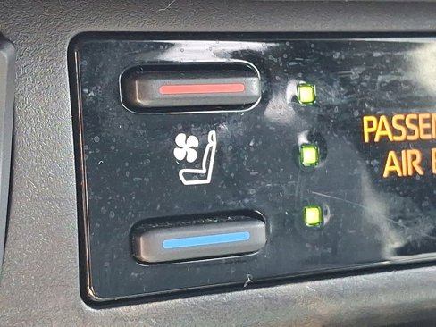 Used 2021 Toyota RAV4 Limited image 24