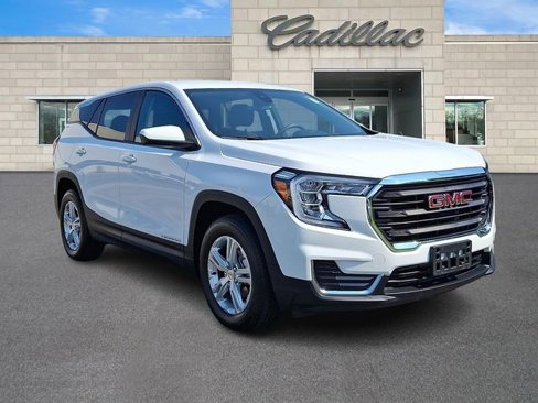 Used 2024 GMC Terrain SLE image 2