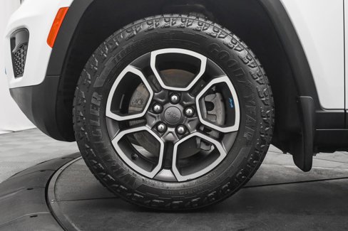 Used 2023 Jeep Grand Cherokee Trailhawk image 32