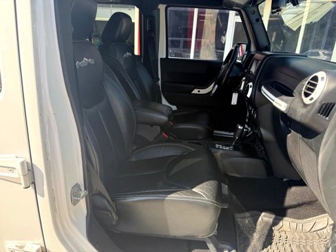 Used 2014 Jeep Wrangler Unlimited Sahara image 8