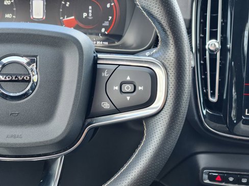 Used 2021 Volvo XC40 T5 R-Design w/ Advanced Package image 28