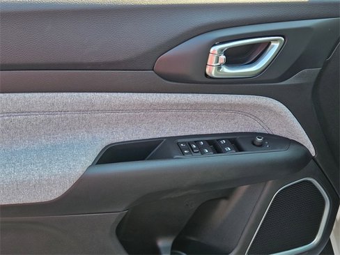 New 2025 Jeep Compass Sport image 12