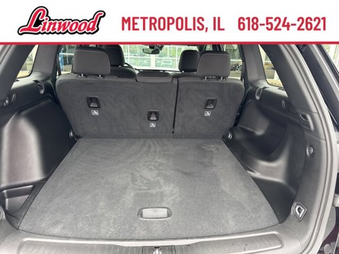 Used 2024 Jeep Grand Cherokee Laredo X image 13