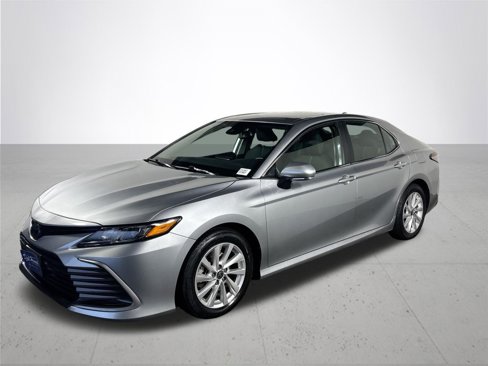 Used 2023 Toyota Camry LE w/ Convenience Package image 2