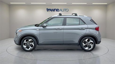 Used 2023 Hyundai Venue SEL image 2