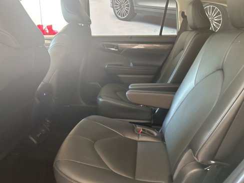 Used 2022 Toyota Highlander Limited image 15