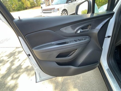 Used 2021 Buick Encore Preferred w/ Safety Package image 22