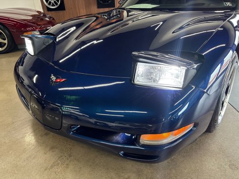 Used 2000 Chevrolet Corvette Coupe w/ Roof Pkg image 21