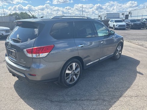Used 2016 Nissan Pathfinder Platinum w/ Family Entertainment Package image 3