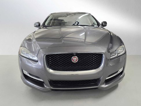 Used 2019 Jaguar XJ R-Sport image 2