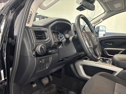 Used 2022 Nissan Titan SV w/ SV Convenience Package image 11