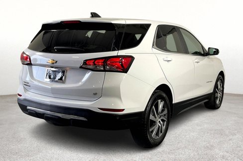 Used 2022 Chevrolet Equinox LT image 2
