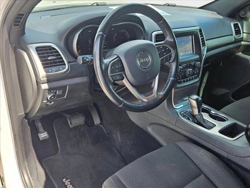 Used 2020 Jeep Grand Cherokee Laredo image 9