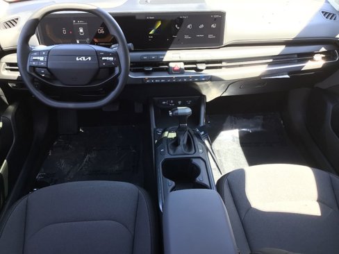 New 2025 Kia K4 LX image 16
