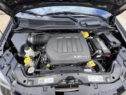 Used 2018 Dodge Grand Caravan SE image 2