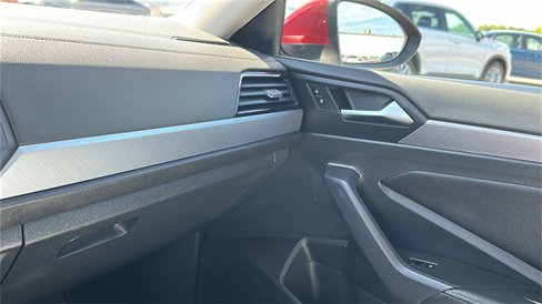 Used 2023 Volkswagen Jetta SE image 21