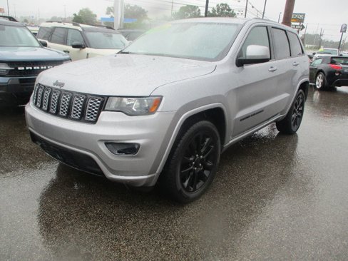 Used 2021 Jeep Grand Cherokee Laredo X image 3