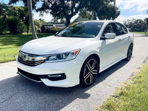 Used 2017 Honda Accord Sport image 2
