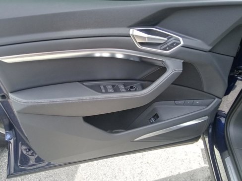Certified 2022 Audi e-tron Premium Plus w/ Premium Plus Package image 16