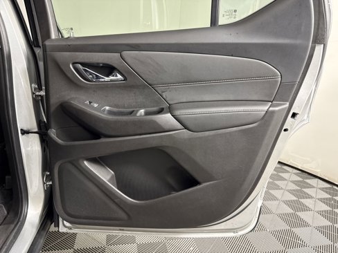 Used 2021 Chevrolet Traverse LT image 15