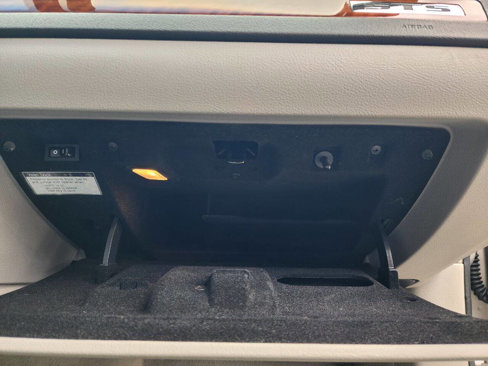 Used 2006 Cadillac STS w/ Preferred Equipment Group image 29