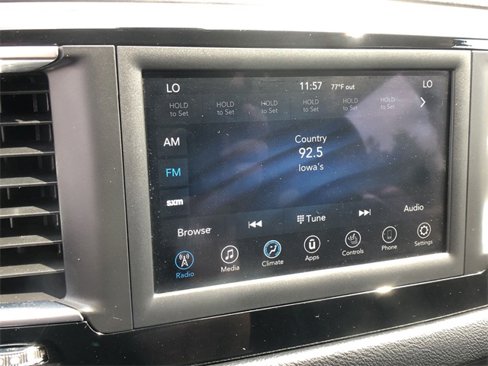 Used 2020 Chrysler Pacifica Touring-L image 16
