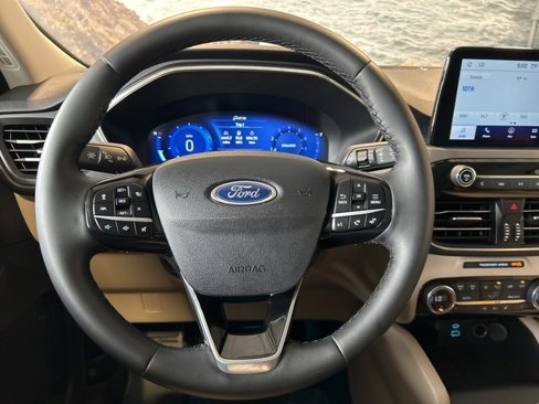 Used 2021 Ford Escape Titanium image 10