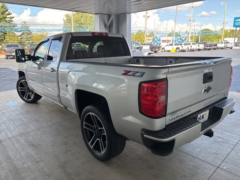 Used 2018 Chevrolet Silverado 1500 LT w/ LPO, Black Pack image 4