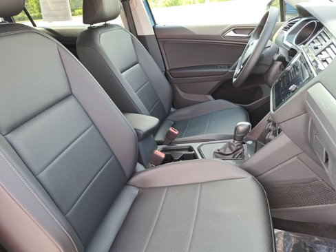 Certified 2020 Volkswagen Tiguan SE image 10