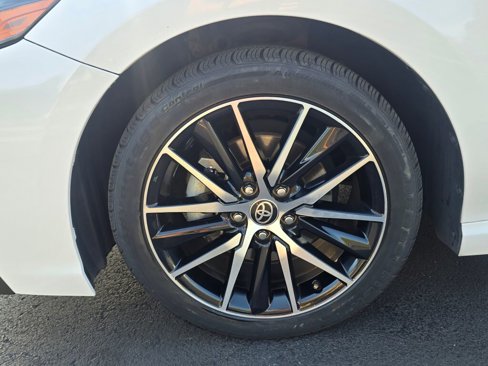 Used 2021 Toyota Camry SE image 11
