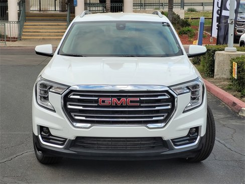 Used 2024 GMC Terrain SLT image 3