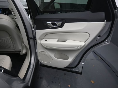 New 2025 Volvo XC60 B5 Core image 36