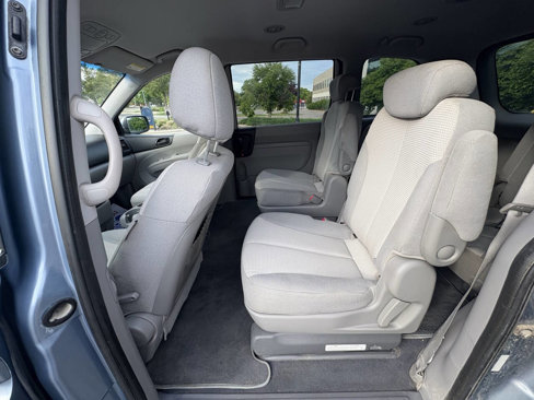 Used 2010 Kia Sedona image 22