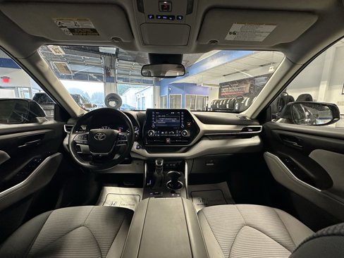 Used 2021 Toyota Highlander LE image 19