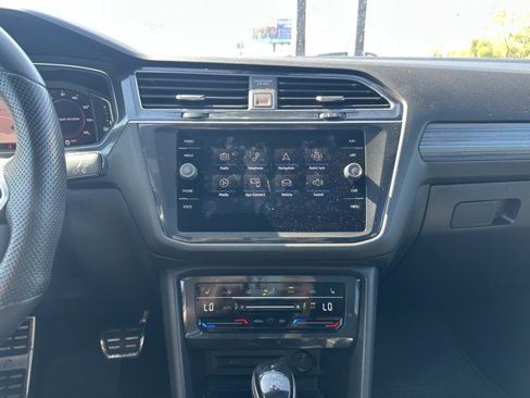 Used 2022 Volkswagen Tiguan SEL R-Line image 22