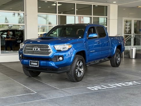 Used 2017 Toyota Tacoma TRD Sport image 2