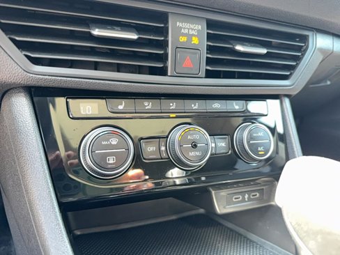 Used 2020 Volkswagen Jetta SE image 20