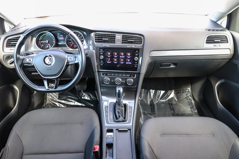 Used 2017 Volkswagen e-Golf SE image 13