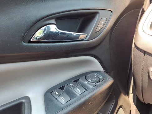 Used 2018 Chevrolet Equinox Premier image 12