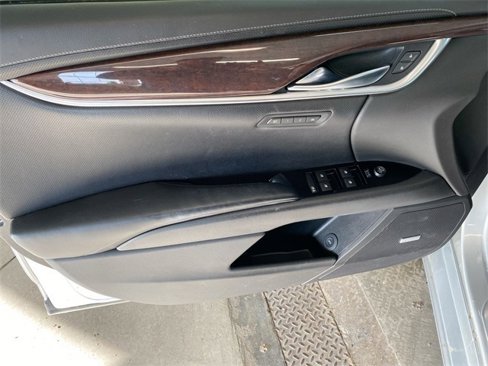 Used 2014 Cadillac XTS Luxury image 21